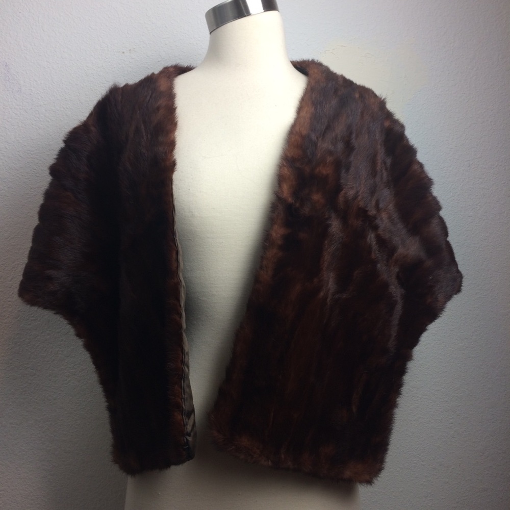Vintage 1960s brown fur cape shawl caplet